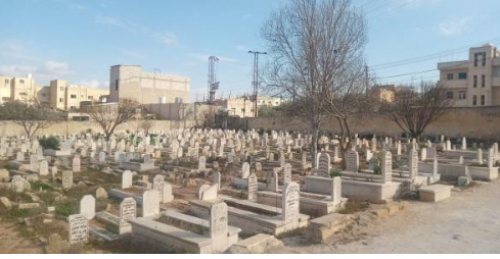 وجد شخص آخر مدفونًا مكانها  ..  مواطن لا يعثر على قبر طفلته في إربد