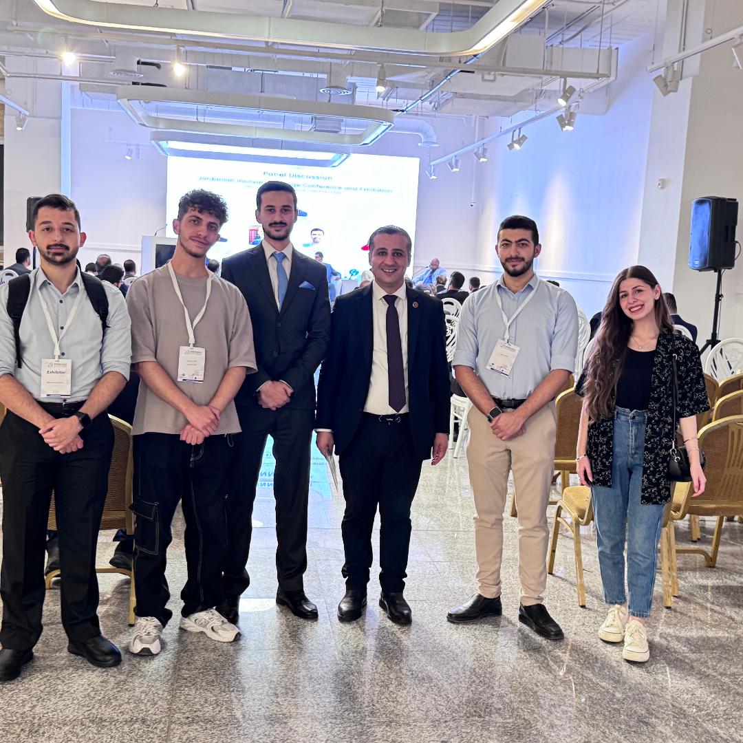طلبة جامعة الزيتونة الأردنية يشاركون في مؤتمر "قرية الابتكار الأردنية" ضمن فعاليات Jordan Build 2025  