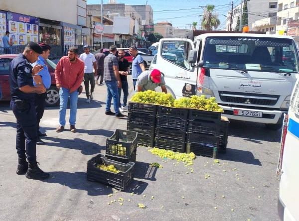 حملة لإزالة البسطات غير المرخصة والاعتداءات على الأرصفة في إيدون
