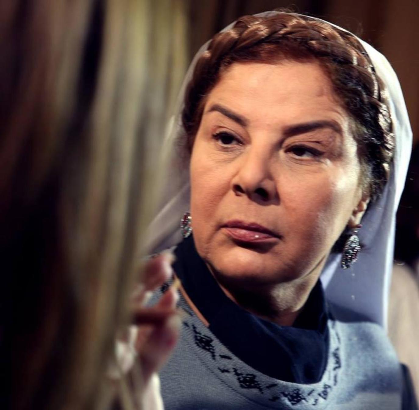 تزوجت مرتين ونصف وزوجها ظلم ابنها وتمنت المشاركة بــ “ضيعة ضايعة”  ..  جوانب من حياة الفنانة أمانة والي