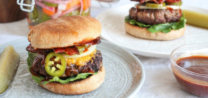 طرق مختلفة لعمل البرجر منزلياً  ..  منها الصحي والدايت