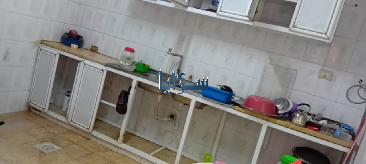 أم لطفلين تناشد أهل الخير مساعدتها بتأمين حليب لأطفالها ..  وسجاد يحميهم من برد الشتاء