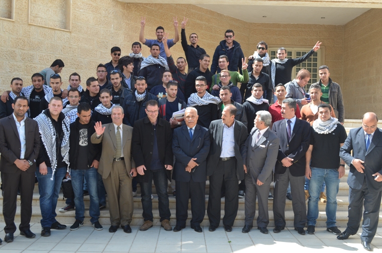 الجالية الفلسطينية في جامعة عمان الأهلية تحتفل بيوم الأسير الفلسطيني 