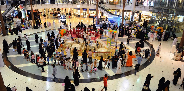 جدل متصاعد في السعودية على خلفية “منع” مشاهير التواصل الاجتماعي من الترويج في المولات 