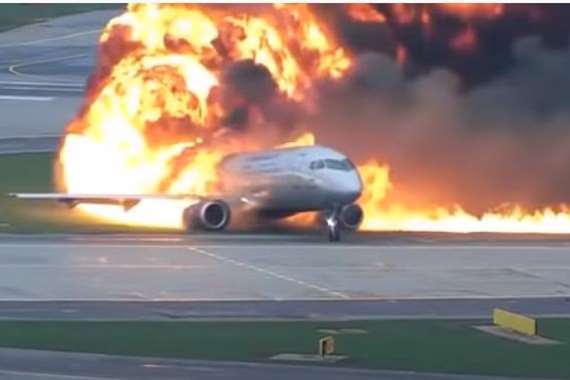 إصابة 3 ركاب بحريق طائرة بالولايات المتحدة 
