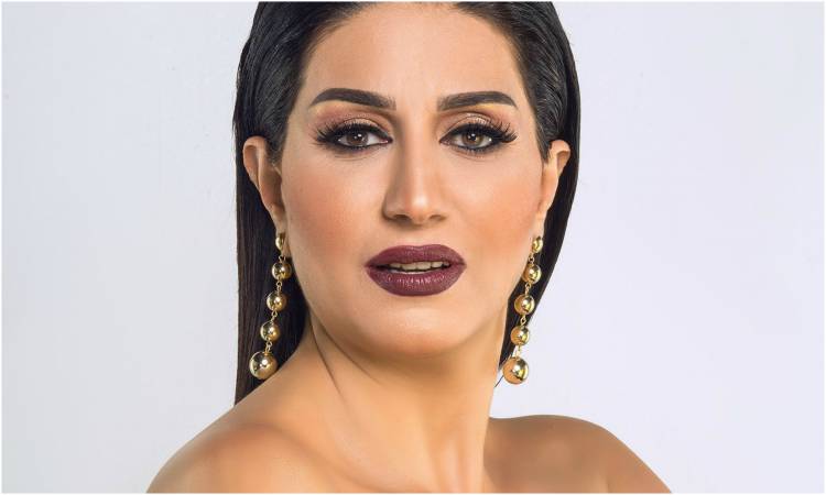 شاهد  ..  وفاء وآيتن عامر يرقصان على أغنية الهضبة فى ختام مهرجان الجونة