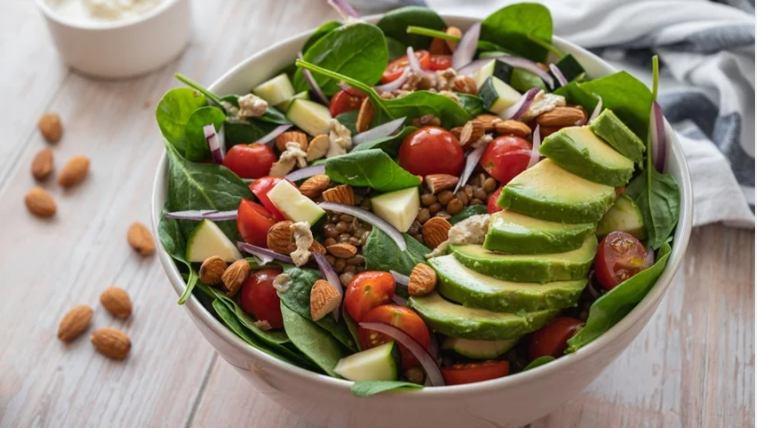 ماذا يحدث إذا تناولت طبق سلطة كل يوم؟