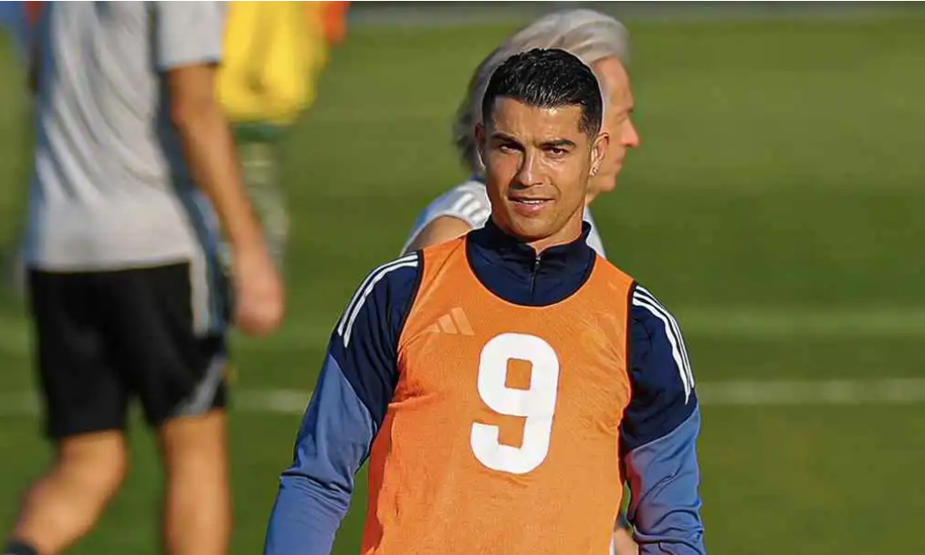 رد فعل كريستيانو رونالدو بعد عودته لقائمة النصر بعد غياب طويل  