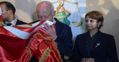 وراء كل عظيم امرأة ..  إشراف شبيل وقيس سعيد قصة حب من الجامعة لرئاسة تونس