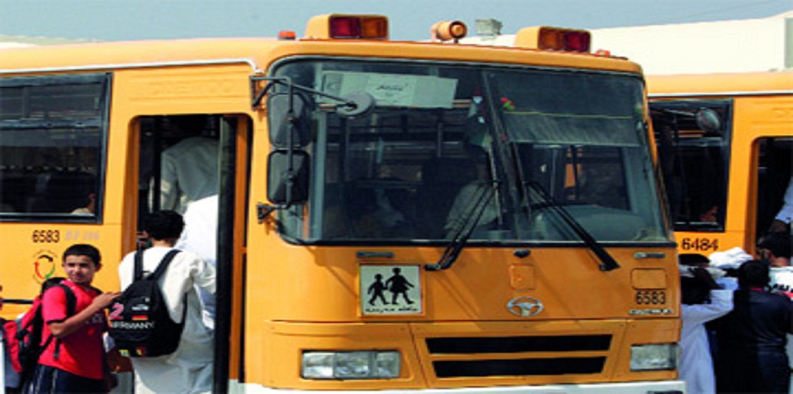 بالفيديو .. إنقاذ طفل من الموت اختناقًا في حافلة مدرسية مغلقة