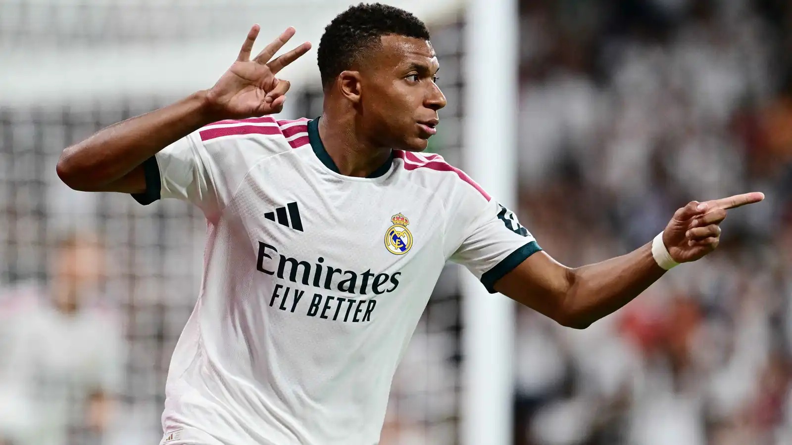 بسبب الكرة الذهبية ..  ريال مدريد يصدم مبابي 