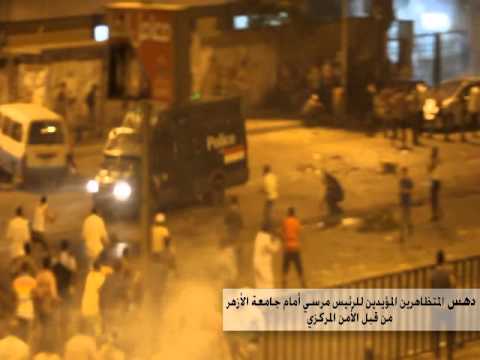 سيارات الشرطه تدهس المعتصمين بميدان رابعه قبل الفجر