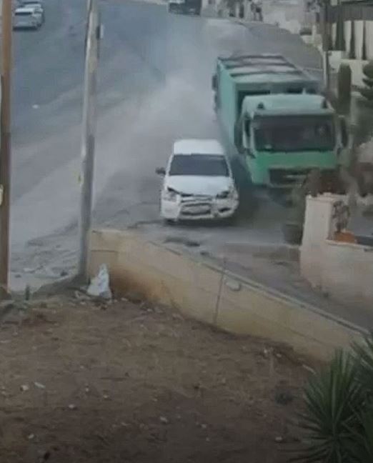 نجاة رجل وطفلة في اللحظات الأخيرة إثر تدهور كابسة نفايات في العاصمة عمّان