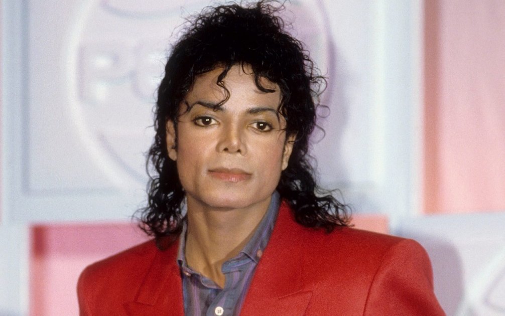 ابن مايكل جاكسون يحتفل بعيد ميلاده وأول جائزة سينمائية له