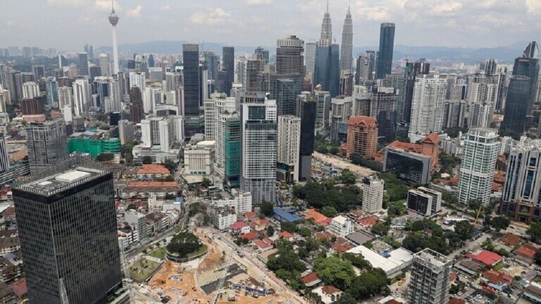 ماليزيا ..  وزير المالية السابق يواجه تهمتين جديدتين بالفساد