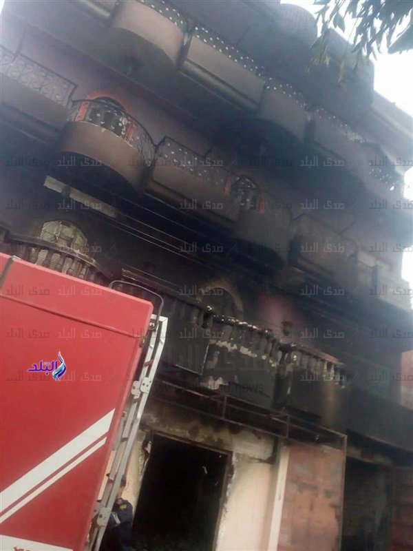 بالصور  ..  بسبب كلمة "هاتي بوسه" : مشاجرة بين عائلتين و حرق عمارات و منازل و سيارات في مصر