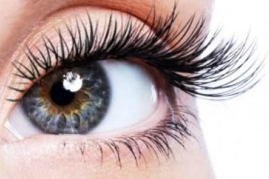 5 أسباب تؤدي إلى تساقط رموش النساء