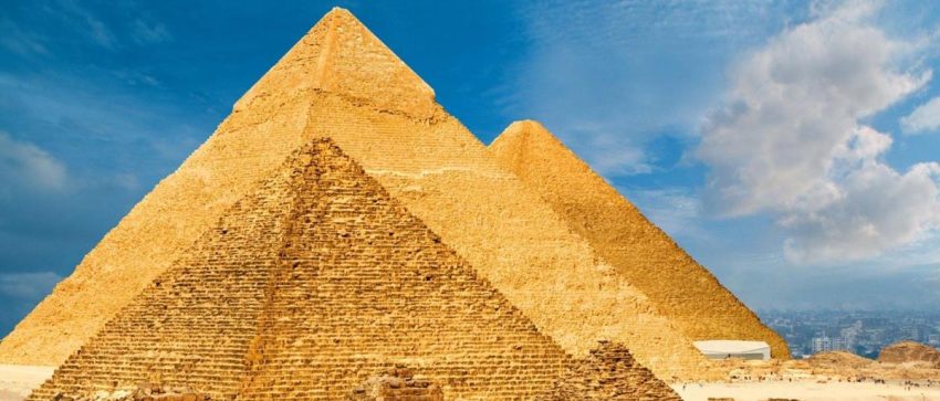 بالصور  ..  رحلة سياحية ممتعة إلى أهرامات الجيزة بالقاهرة