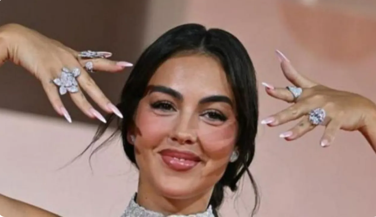 سعره 3 ملايين دولار ..  جورجينا عن خاتم كريستيانو: «أقل ما يمكن تقديمه»