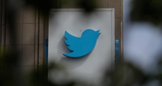 "تويتر" يكشف مصير الحسابات الموثقة دون رسوم شهرية