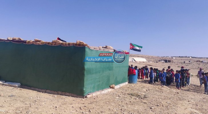 خيمة تعليمية تضم أكثر من 70 طالبا وطالبة في لواء الجيزة والتربية لسرايا:"تصرف غير قانوني وليس لنا علم به"