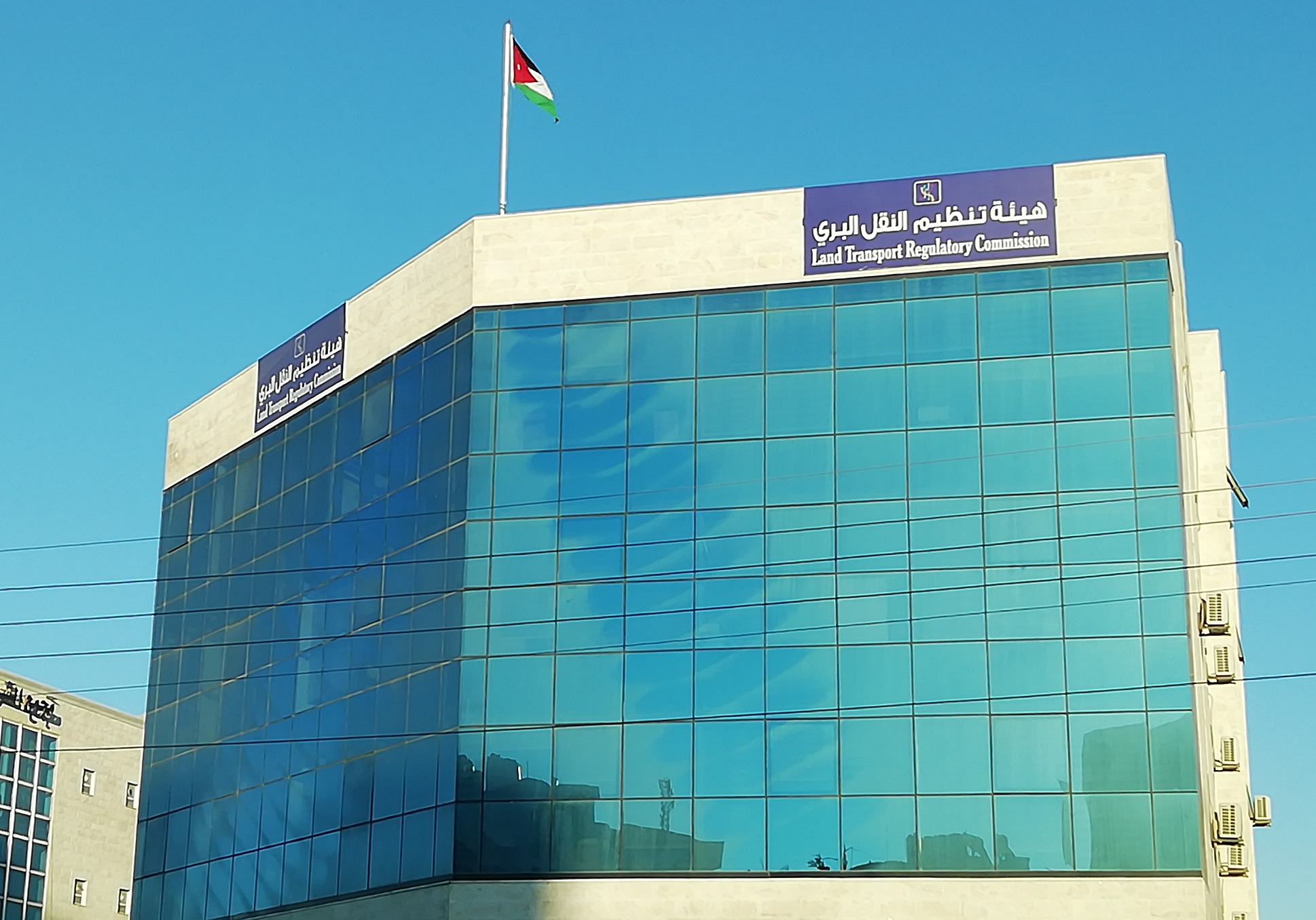 مناشدة إلى هيئة تنظيم النقل البري: مواطن يطالب بإعادة النظر في حق والده بخط حافلة إربد–دمشق