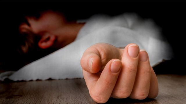 مصرع ربة منزل بعد سقوطها وهي تنشر الغسيل 