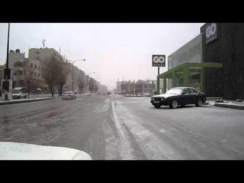 ثلوج في شارع وصفي التل