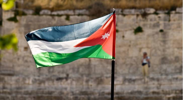 الأمانة: الأبنية القديمة غير ملزمة بوضع سارية للعلم