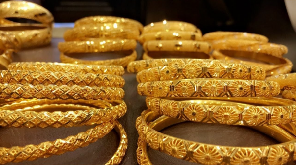 انخفاض أسعار الذهب محليًا  ..  وعيار 21 بـ 99.4 دينارًا