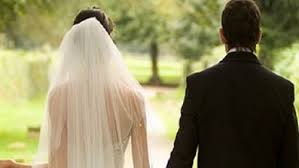 مصرع عروسين بعد يوم من زفافهما في حادث مؤسف