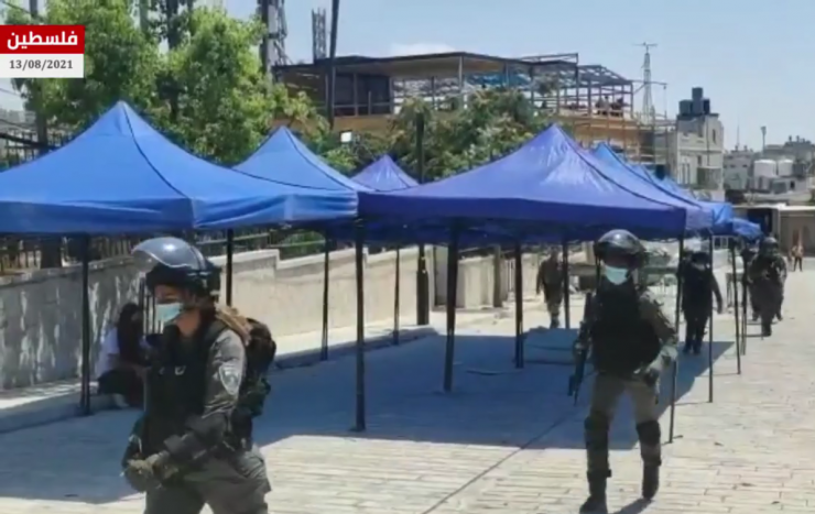 بالفيديو  ..  الاحتلال يعتدي على المصلين عقب خروجهم من الحرم الإبراهيمي