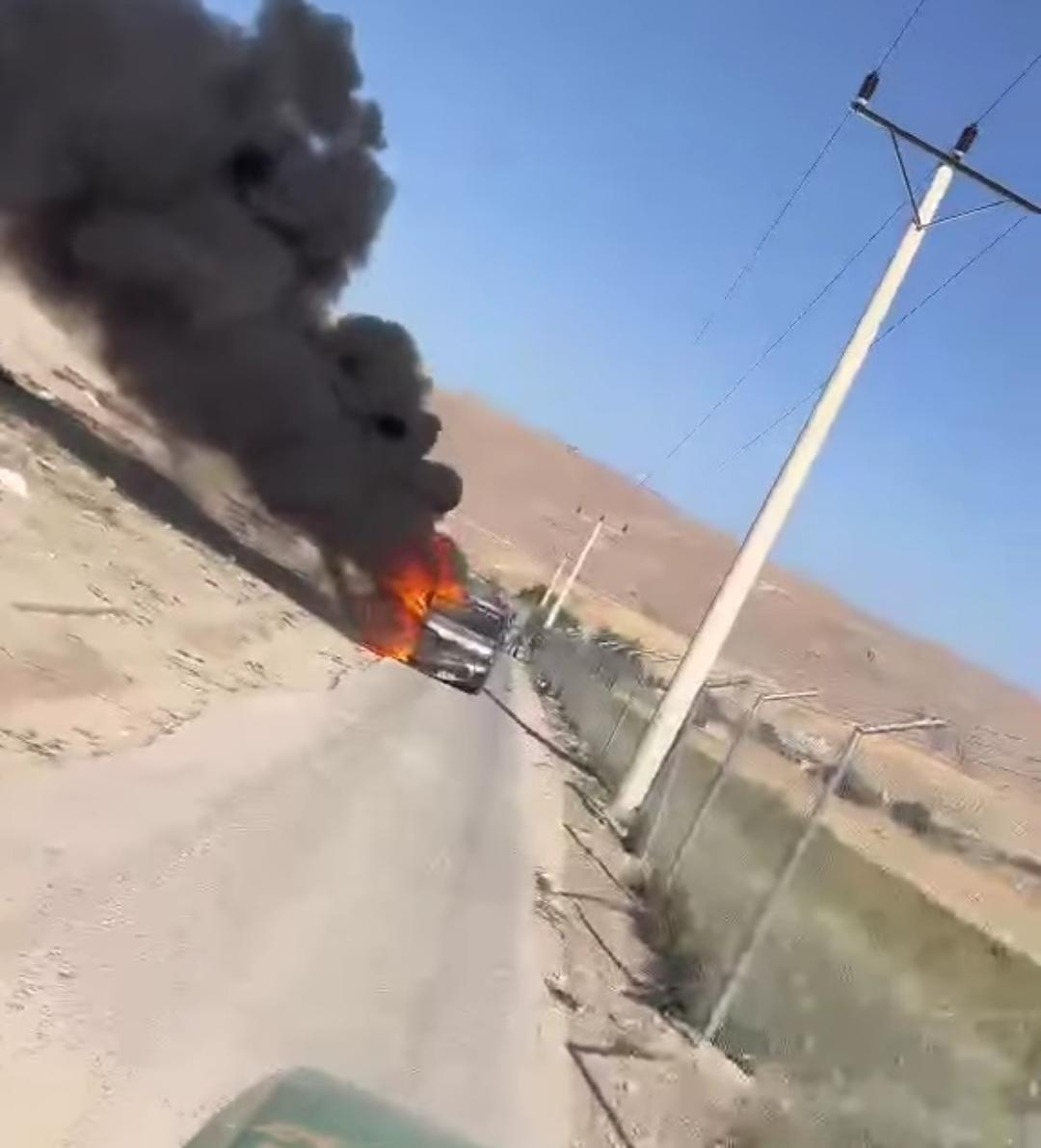 بالفيديو ..  اندلاع حريق في باص صغيرة بالأغوار الشمالية 
