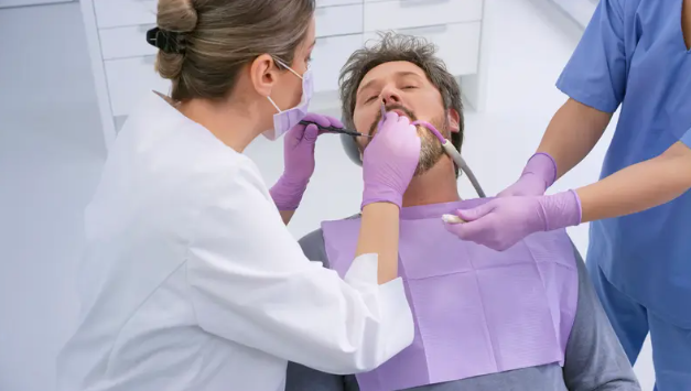 اكتشاف مركب طبيعي يحارب تسوس الأسنان ..  ومفاجأة عن الشاي