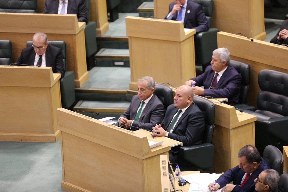 "احكوا معهم يكملوا الجلسة" ..  عطية يوبخ الوزراء تحت القبة