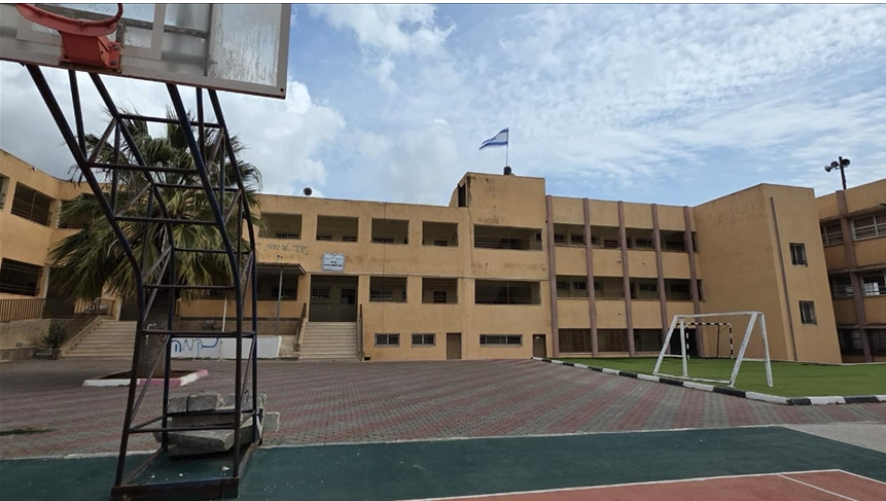 الضفة ..  مستوطنون يقتحمون مدرسة فلسطينية ويرفعون علم إسرائيل