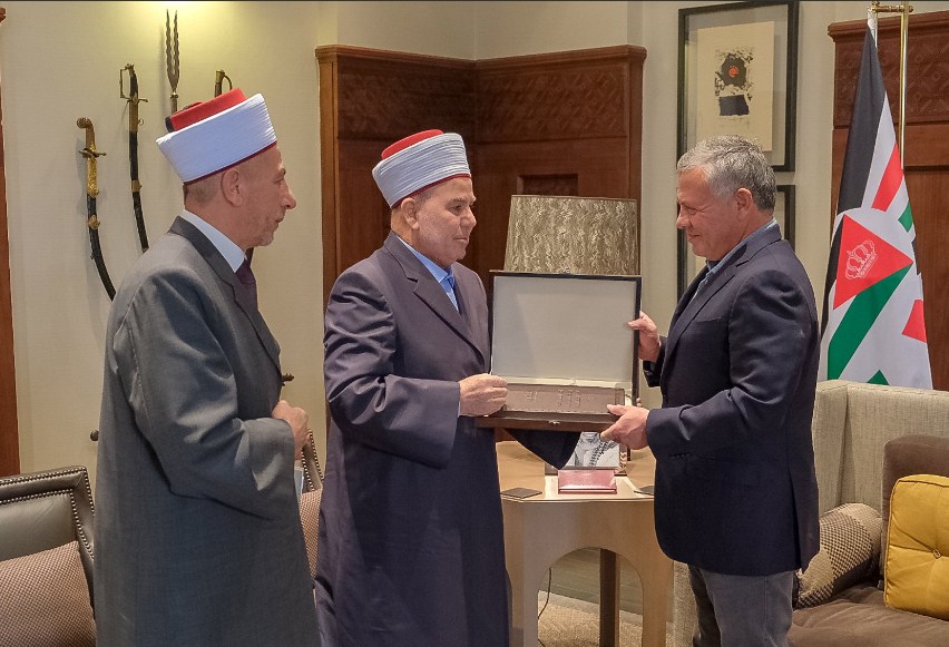 الملك يتسلم التقرير السنوي لأوضاع المحاكم الشرعية