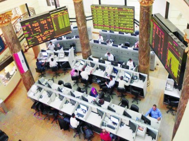 تباين أسواق الخليج وتراجع بورصة قطر بعد اختراق مستوى عشرة آلاف نقطة