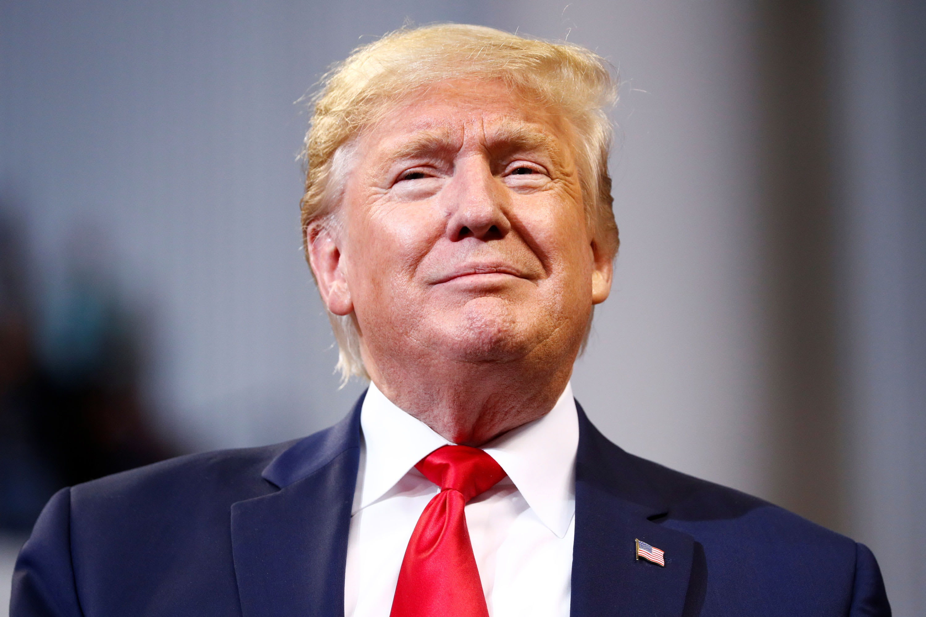 ترامب يدعو إلى السماح بحمل المدرسين للسلاح