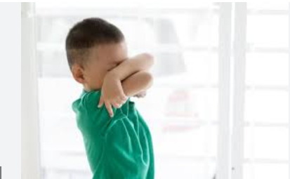 أبوعواد تكتب : طفلك ليس عنيدًا… دماغه يعمل بطريقة مختلفة