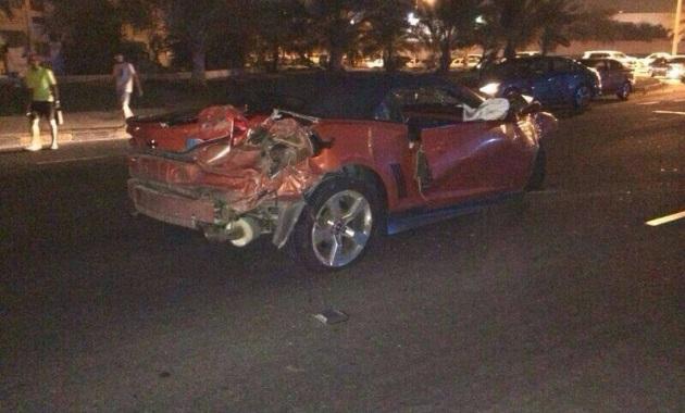 سباق سيارتين على "الاوتستراد" ينتهي بحادث في الزرقاء