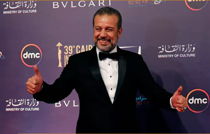 شاهد  ..  ابنة شريف منير تثير ضجة بعد حذف صورها مع طليقها وإلغاء متابعته