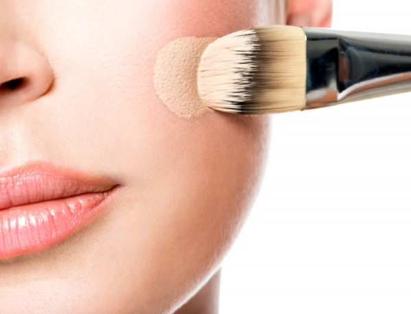 كريم الأساس السائل أم الكريمي؟ هكذا تختارين المناسب لبشرتك