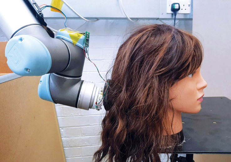ابتكار روبوت لتسريح الشعر ..  تعرف على آلية عمله 
