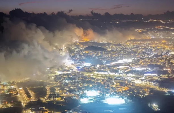 أبها بين الغيوم والضباب ..  روعة الأجواء الشتوية في قلب عسير