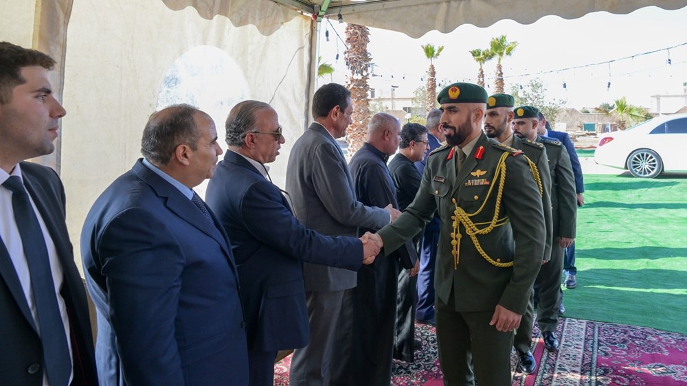 وفد من وزارة الدفاع الامارتية يقدم واجب العزاء بوفاة الباشا عواد محمد الخالدي 