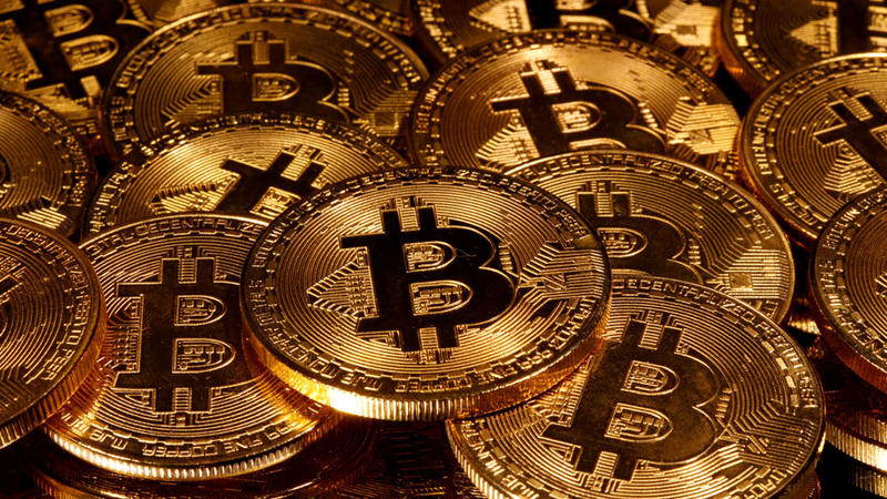 للمرة الأولى  ..  بيتكوين تتراجع دون مستويات الـ 20 ألف دولار