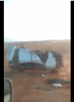 بالفيديو  ..  لحظة وقوع حادث سير مروع على الطريق الصحراوي