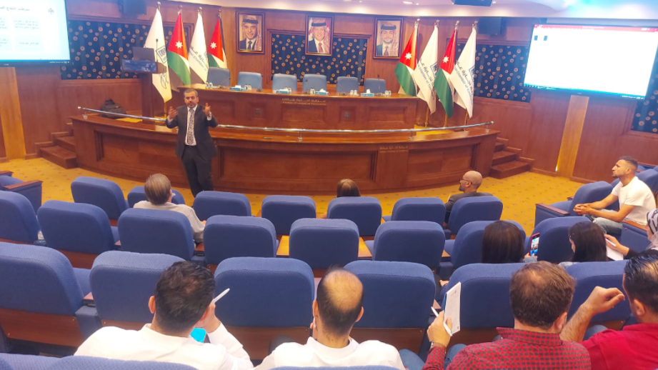 "العمل" تحث الفنادق والمطاعم السياحية والمهن الميكانيكية على الاستفادة من "التشغيل الوطني" في اختيار الأيدي العاملة 