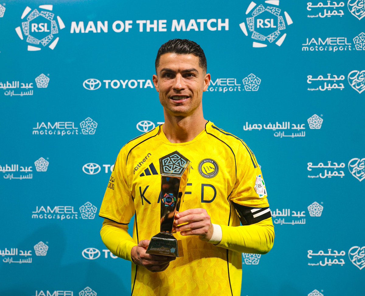 كريستيانو رونالدو يرفض "عرض المليار" لمزاملة ميسي 